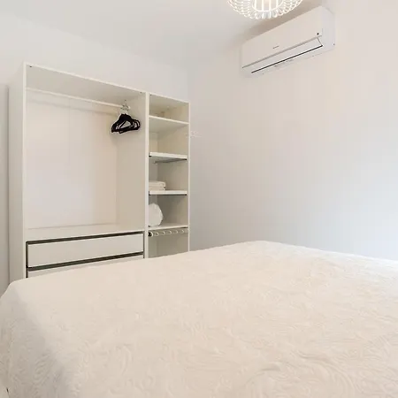 Malagasuite Premium Deluxe Alameda Apartment