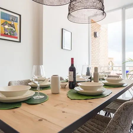Malagasuite Premium Deluxe Alameda Apartment
